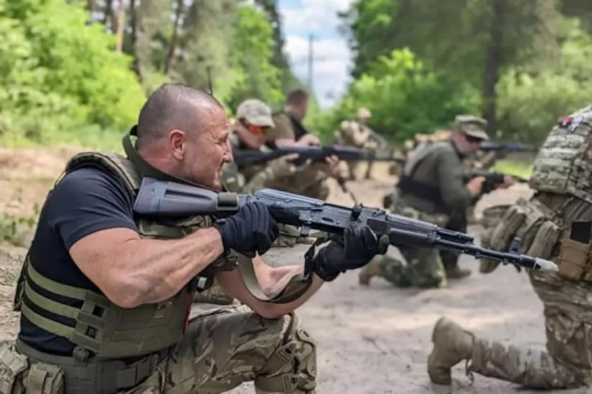 Soldados ucranianos en posición de combate en la ciudad de Lysychansk.