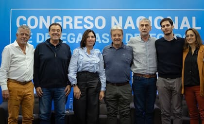 Soledad Calle y a su derecha Abel Furlán, el extitular de la UOM.