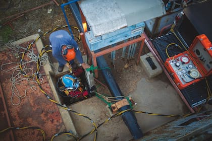 Soledad está a cargo del mantenimiento de la planta de agua de YPF en Buenos Aires