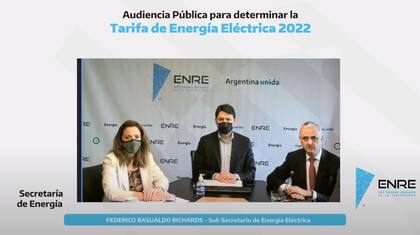 Soledad Manín, interventora en el ENRE; Federico Basualdo, subsecretario de Energía Eléctrica, y Marcelo Positino, director Nacional de Regulación del Mercado Eléctrico Mayorista, en la Audiencia Pública para determinar la tarifa de Energía Eléctrica