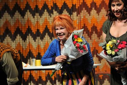 Soledad Silveyra caracterizada como Martha Marshall, la estrella de teleteatros que se aisló en una fábrica de pastas