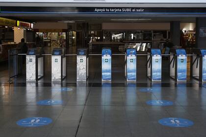 Solo 8 trenes estan funcionando en la Estacion de Once.
