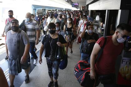 Solo 8 trenes estan funcionando en la Estacion de Once.