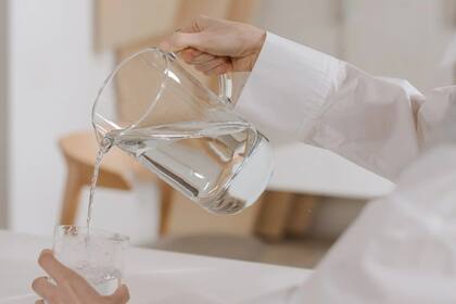 Solo con agua y electricidad podría prevenirse la propagación de enfermedades en vehículos espaciales o en bases lunares (Foto Pexels)