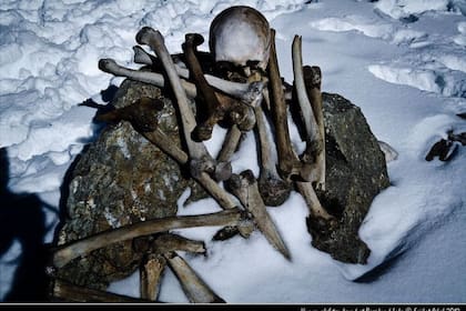 Solo cuando se derrite la nieve los esqueletos se hacen visibles