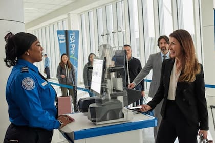 Solo cuatro estados (California, Iowa, Maryland y Virginia) permiten actualmente usar licencias digitales en teléfonos como identificación válida, aunque la TSA recomienda llevar siempre respaldo físico