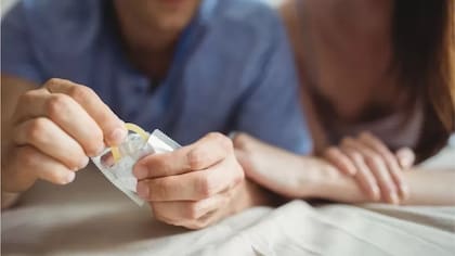 Solo el 15% de las personas que concurren a hacerse un test de VIH utilizó preservativo en su última relación sexual, según datos de AHF Argentina