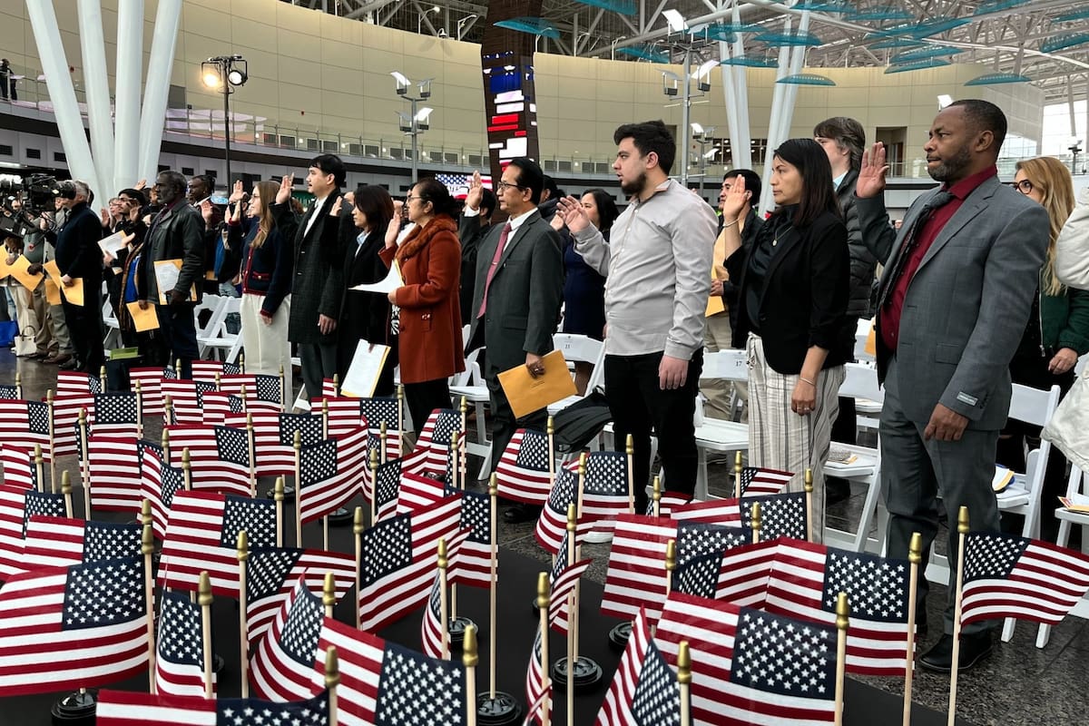 Solo el 25 % de los inmigrantes venezolanos en EE.UU. están naturalizados