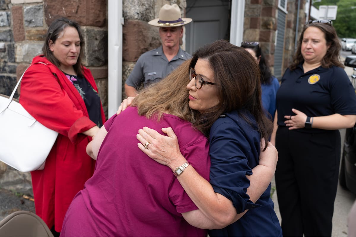 Solo el 39% de los residentes de Nueva York aprueba la gestión de Hochul, mientras que un 46% la desaprueba y un 57% rechaza que busque un nuevo mandato