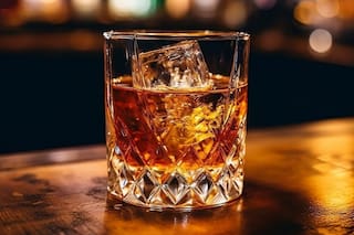 Un experto en whisky dio los mejores consejos para beber esta icónica bebida que volvió a estar en auge