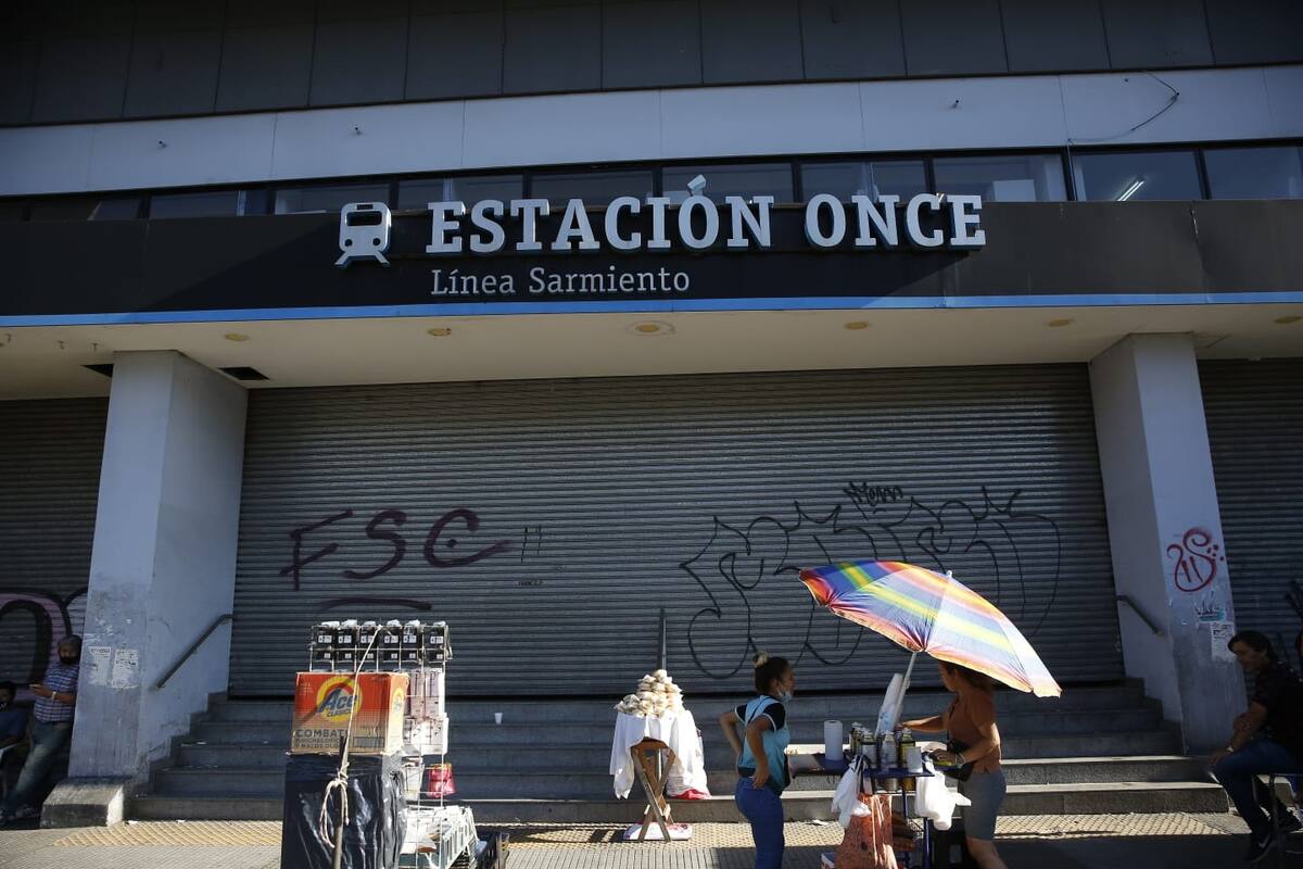 Solo ocho trenes están funcionando en el servicio del ferrocarril Sarmiento por una medida gremial