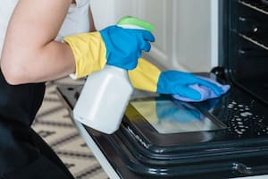 Solo se necesitan dos productos y el horno queda impecable