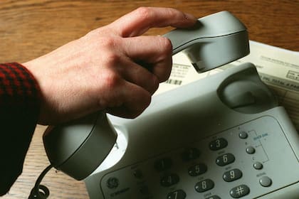 Solo se reciben llamados de políticos y estafadores