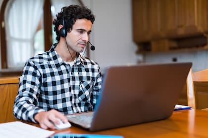Solo una porción mínima de los profesionales prefieren el trabajo 100% presencial