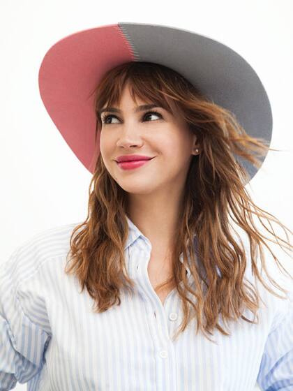 SOMBRERO (MADE IN CHOLA, $2000), CAMISA (TUCCI, $1700).