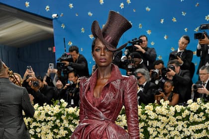 Sombreros, bastones y trajes, la Met Gala destacó el estilo masculino