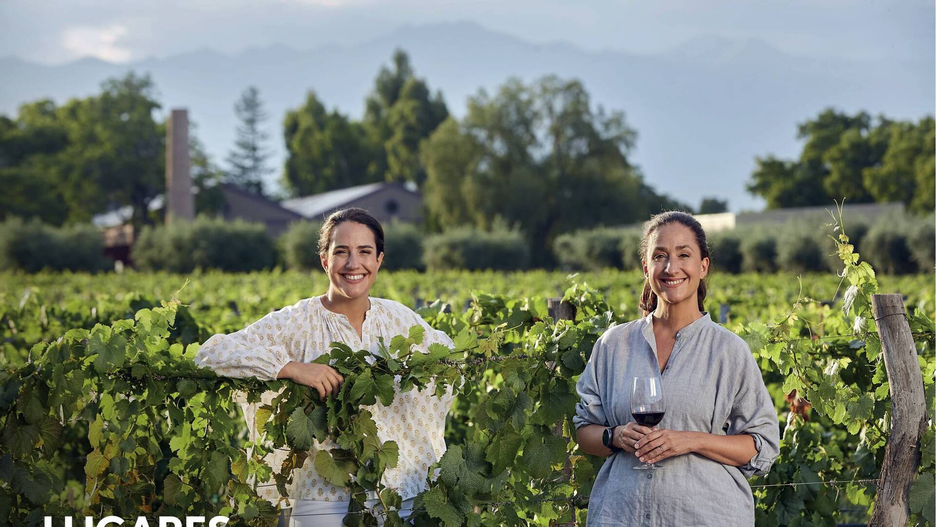 "Somos un equipo": Sofía y Lucila Pescarmona en la bodega Lagarde.