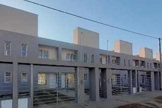 El Gobierno subasta dos terrenos con casi 300 casas que faltan terminar