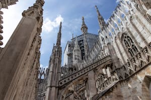 Son 3400 estatuas y tallas en torres, arcos y pináculos las que hacen del Duomo una construcción bella y frágil que exige mantenimiento y cuidados constantes