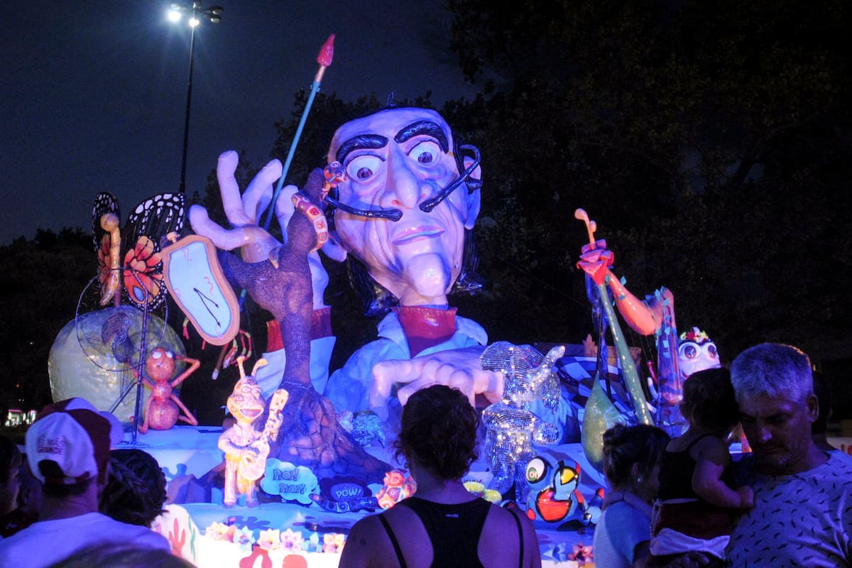 Son 86 los "momos" que arderán desde la medianoche en La Plata