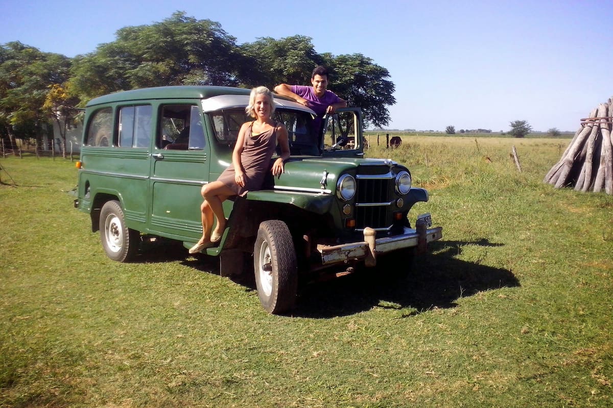 Son argentinos, se hartaron de sus trabajos y se fueron a recorrer América en una Estanciera: llegaron a Alaska