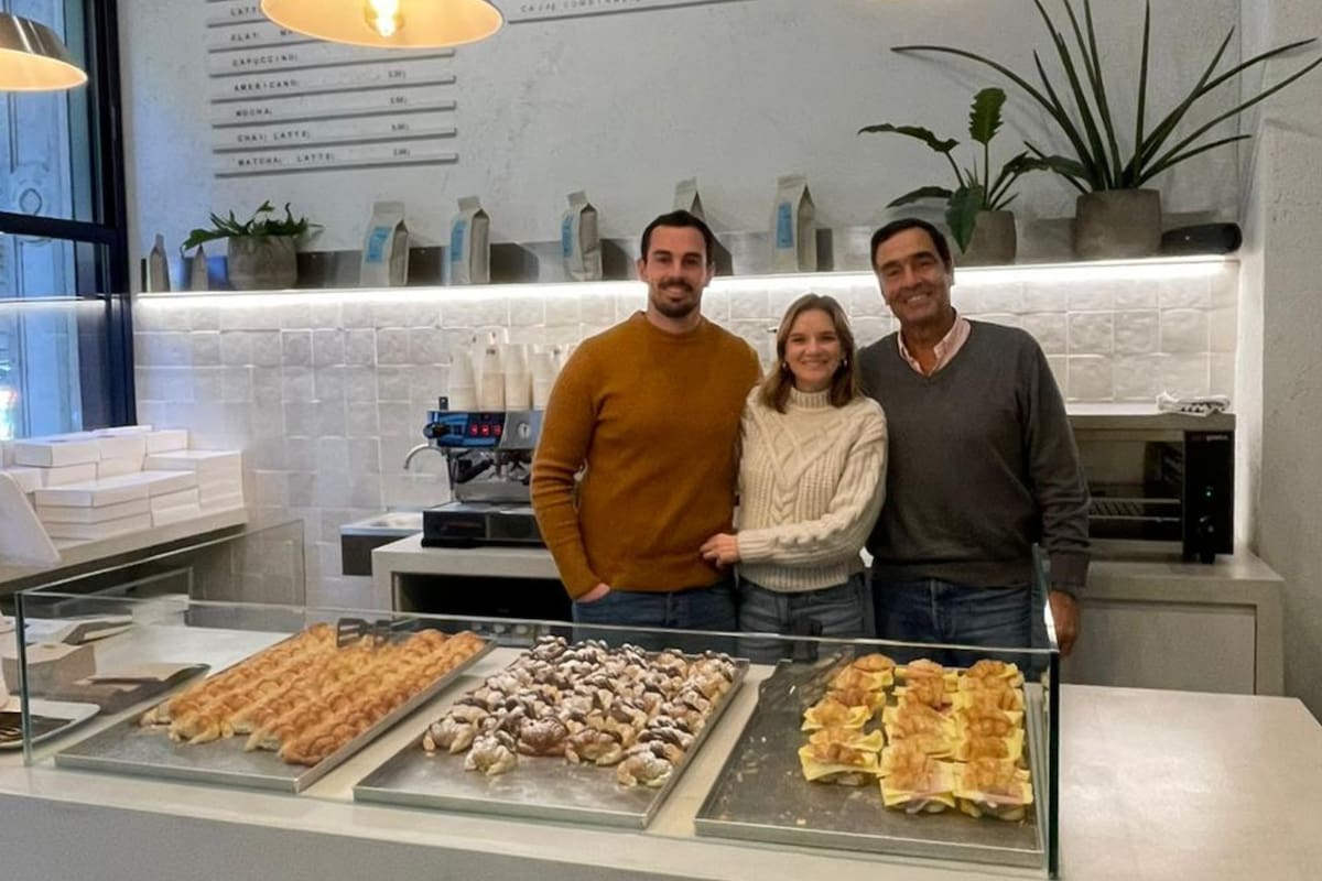 Son argentinos y abrieron un local exclusivo de medialunas marplatenses en Barcelona que es furor