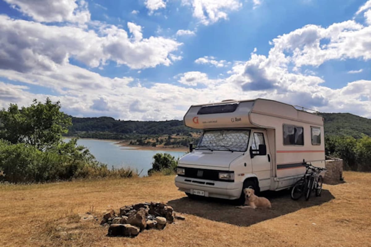 Son argentinos y recorrieron Europa en su motorhome