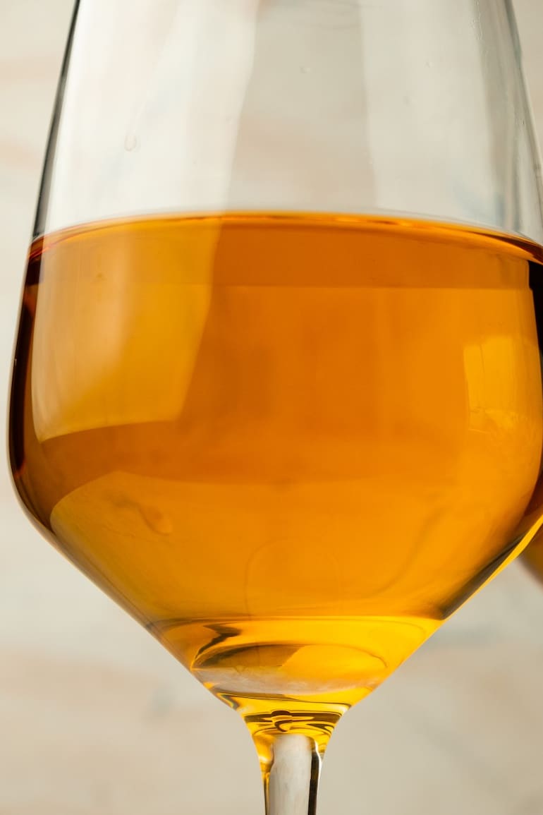 Son elaborados con uvas blancas pero como si fuera un tinto