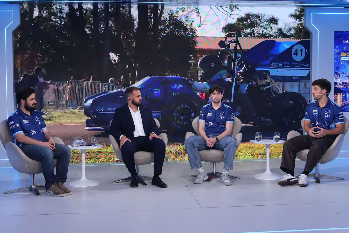 Son estudiantes, construyeron un auto de carreras y compitieron a nivel internacional
