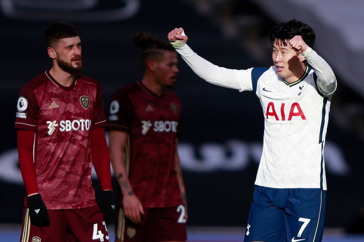 Son Heung-Min festeja el segundo gol del Tottenham frente al Leeds.