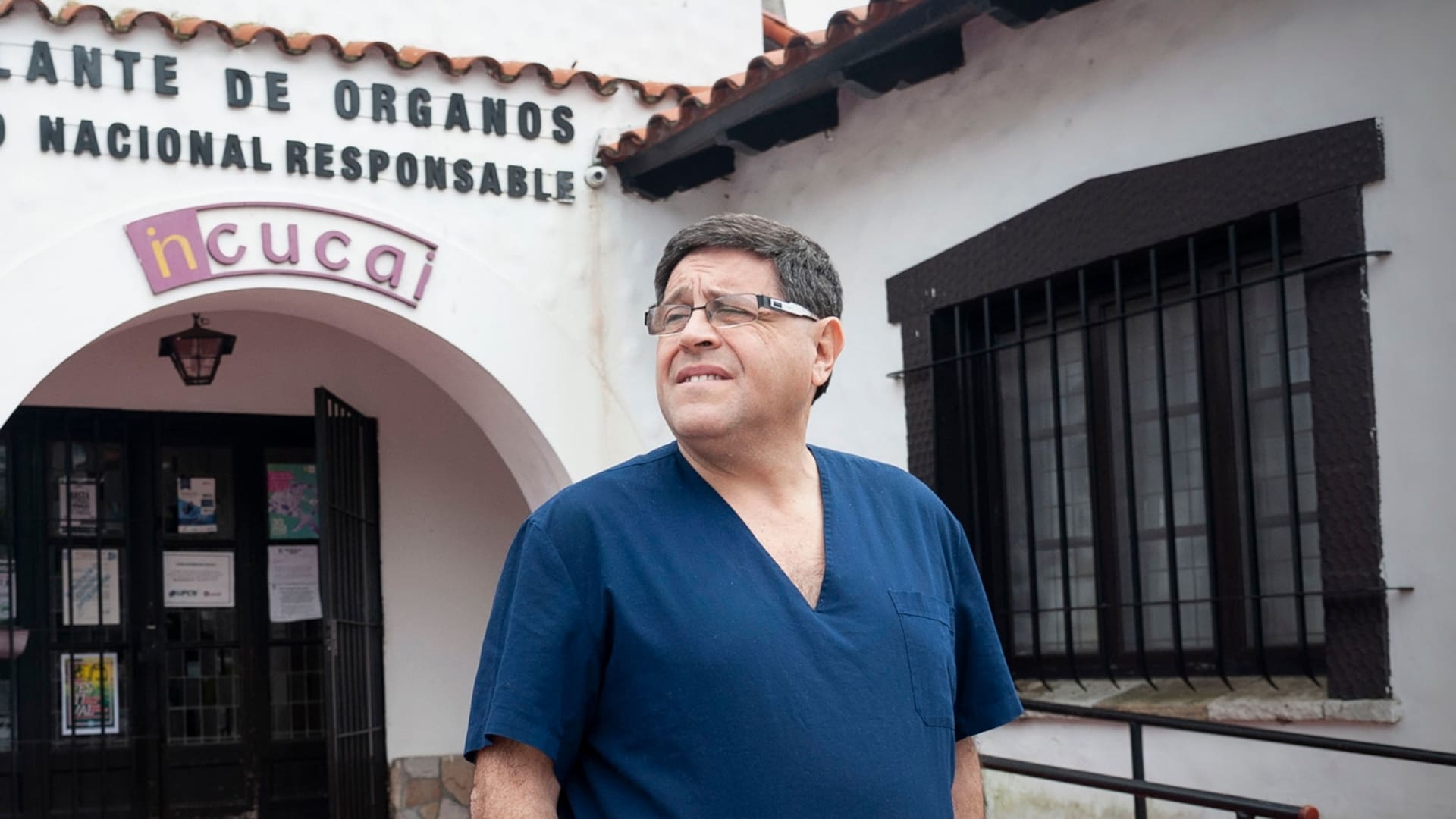 Son la pieza clave para que el sistema de procuración de órganos funcione; desde una oficina en el Incucai, Juan Carlos Troncoso coordina con la precisión de un estratega los operativos del país