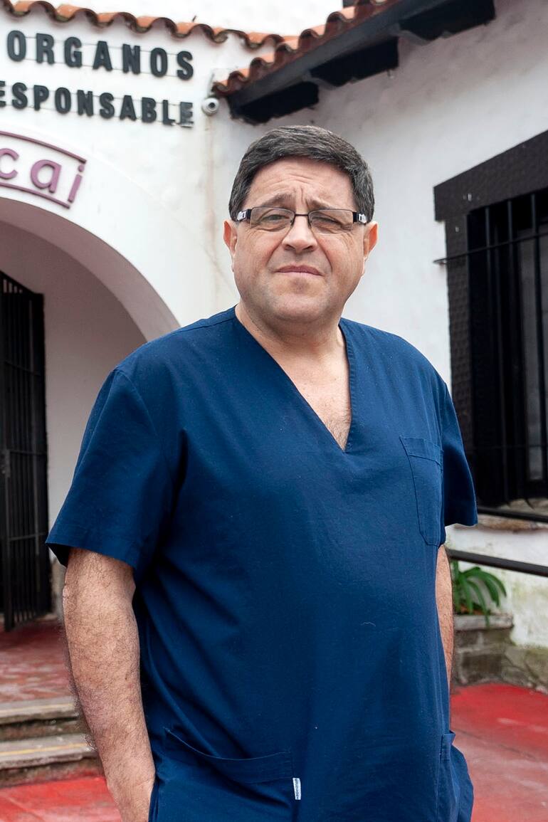Son la pieza clave para que el sistema de procuración de órganos funcione; desde una oficina en el Incucai, Juan Carlos Troncoso coordina con la precisión de un estratega los operativos del país