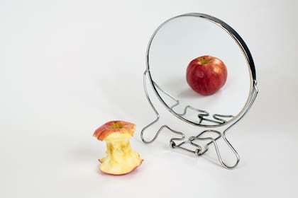 Son muchos los factores de estrés que comúnmente ocurren en la mitad de la vida de estas mujeres y que dan comienzo a los trastornos alimenticios