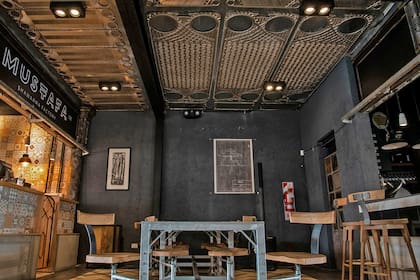 Son patios de comida que se desarrollan en viejas edificaciones con valor patrimonial; buscan generar una experiencia multisensorial