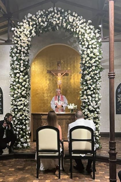 Son segundas nupcias para Elba, que enviudó en 2012 de Alejandro Mazzeo, padre de sus hijos Valentino y Allegra. El periodista se casó tres veces por Civil: de 1984 a 1986 estuvo casado con la periodista Patricia Orlando, después estuvo tres años en pareja con la productora Andrea Rodríguez, madre de su primera hija Bárbara. En 1990 conoció a Silvina Chediek, y a los siete meses se casaron, aunque se separaron al año siguiente. Y en 1998 empezó a salir con Sara Stewart Brown –madre de su hija Lola–, con la que se casó en secreto en 2011, y de la que se separó en 2016.