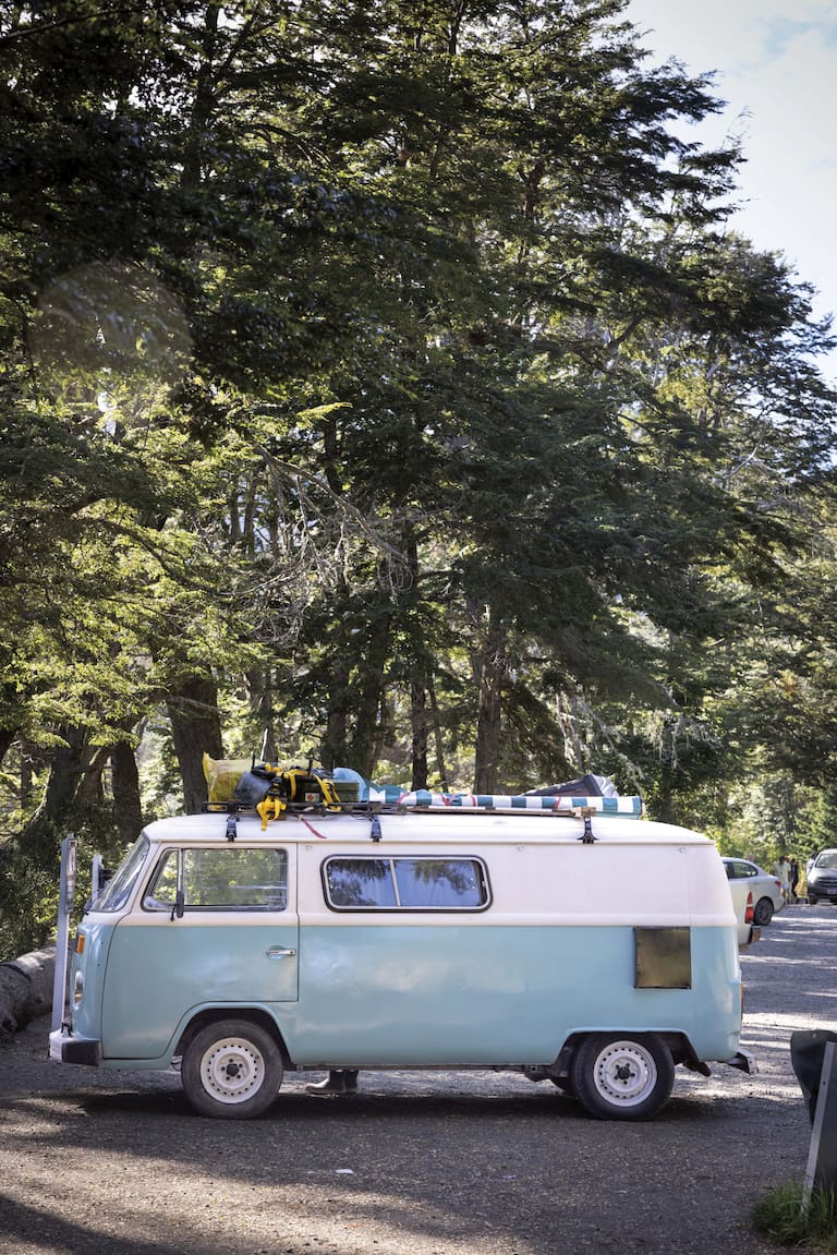 Son varios los que emprenden la Ruta de los Siete Lagos, que arranca en Villa La Angostura
