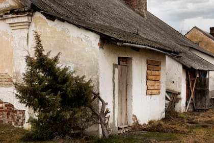 Soñar con una casa vieja significa estar alerta sobre la importancia de cuidar nuestro bienestar