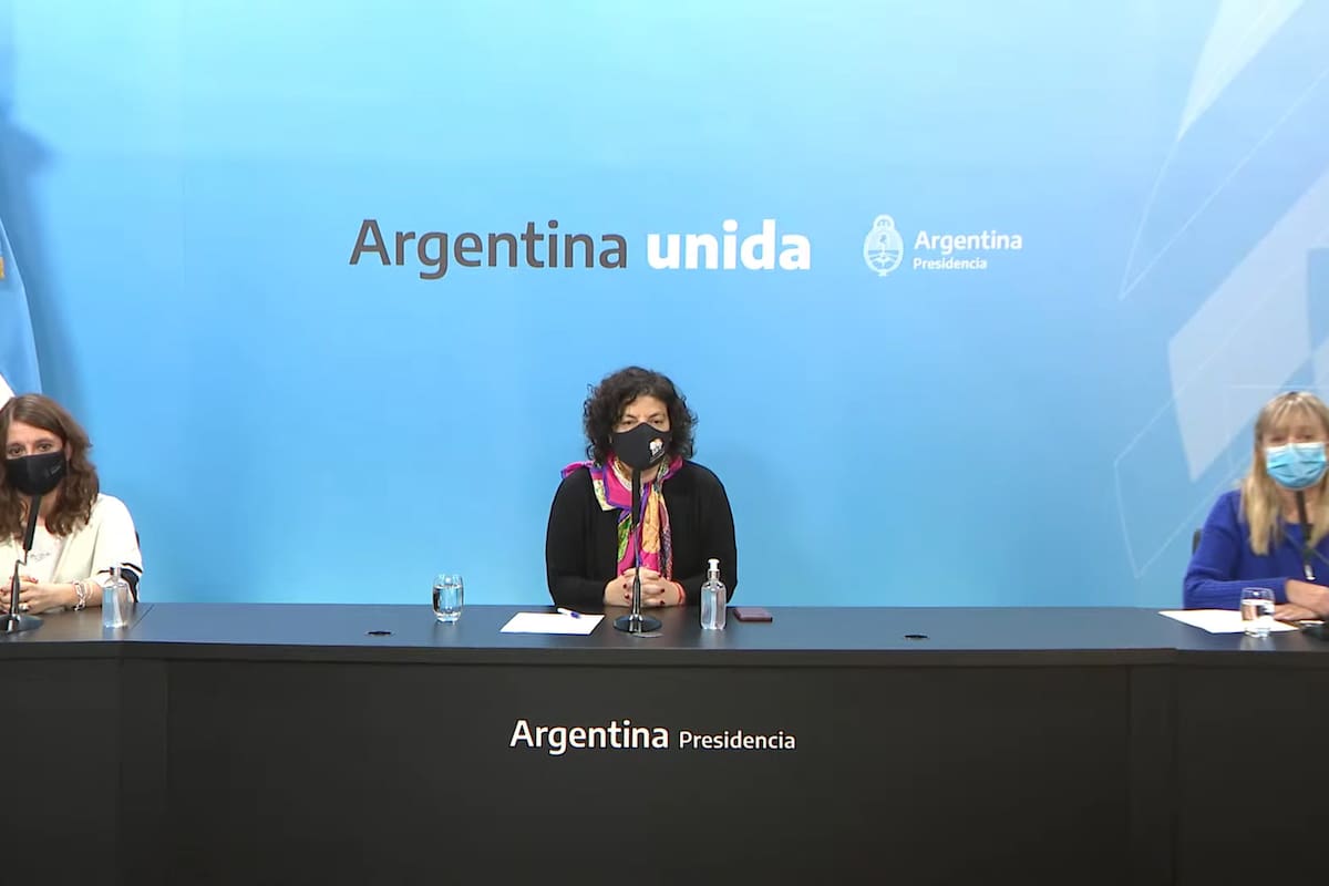 Sonia Tarragona (izquierda), jefa de gabinete de Carla Vizzotti, rechazó las críticas de López