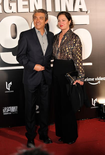 Sonriente, el actor y productor del film concurrió a la cita junto a su esposa Florencia Bas