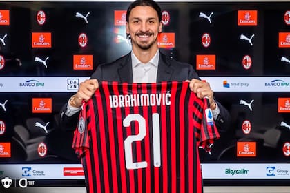 Sonriente, ilusionado y con la 21: Ibrahimovic ya está de nuevo en Milan