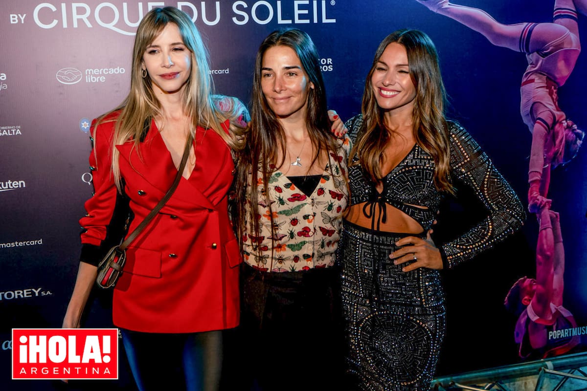 Sonrientes, glamorosas y expectantes. Así posaron ellas en la alfombra roja del Estadio Delmi, de Salta, donde también se cruzaron con Nati Jota y con los integrantes de Los Nocheros, entre otros.