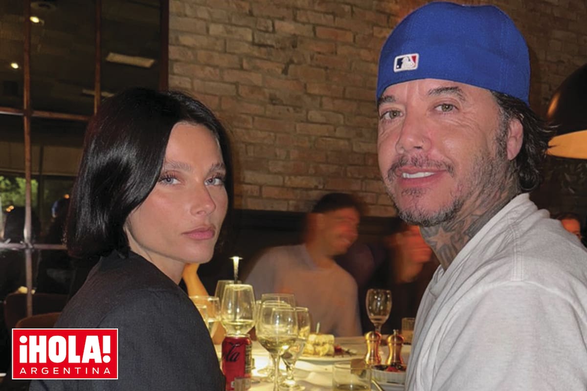 Sonrientes, Valentina y Sebastián posan durante una comida.