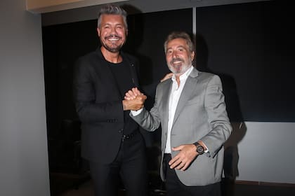 Sonrisas entre Marcelo Tinelli y Daniel Vila
