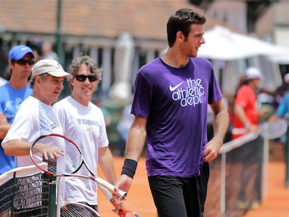 Davin fue coach de Del Potro desde 2008 hasta 2015; en la imagen, en una Copa Davis, con Tito Vázquez como capitán