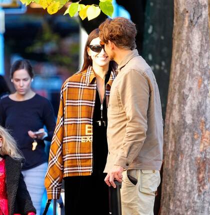 Sonrisas y miradas cómplices entre Irina Shayk y Bradley Cooper