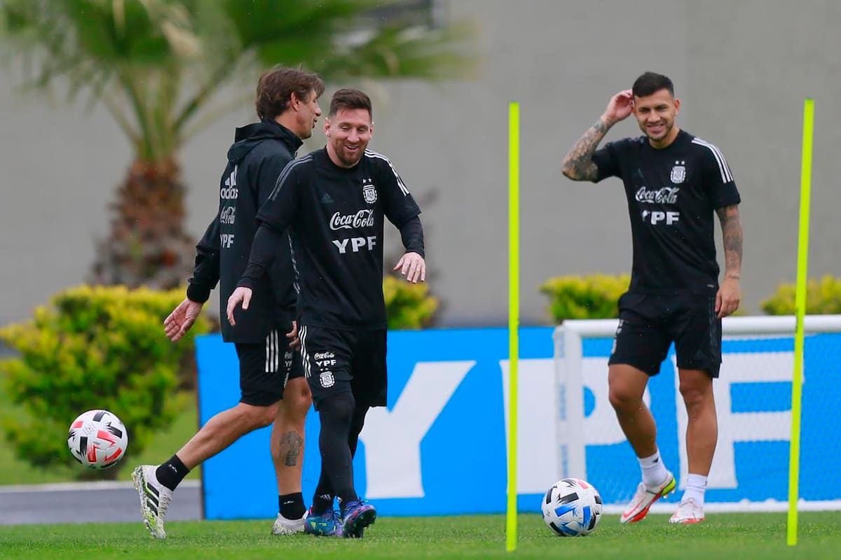 Sonrisas y relax en el campamento argentino, antes del encuentro frente a Perú