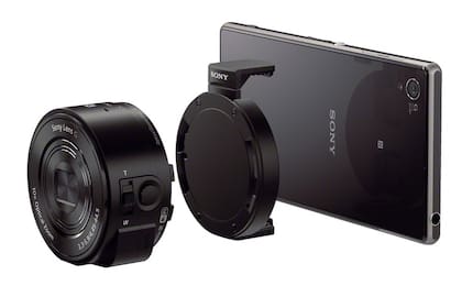 Sony presentó en 2013 un accesorio que sumaba una cámara digital convencional a cualquier smartphone
