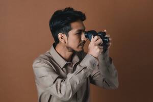 Sony y QD Laser presentaron un kit de cámara de proyección de retina que ayuda a las personas con discapacidad visual a hacer fotografías gracias al visor Retissa Neoviewer de QD Laser