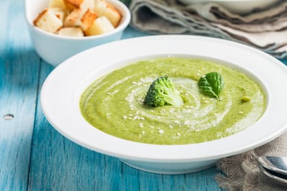 Sopa crema de brócoli.