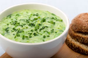 Sopa cruda para preparar y consumir en el momento
